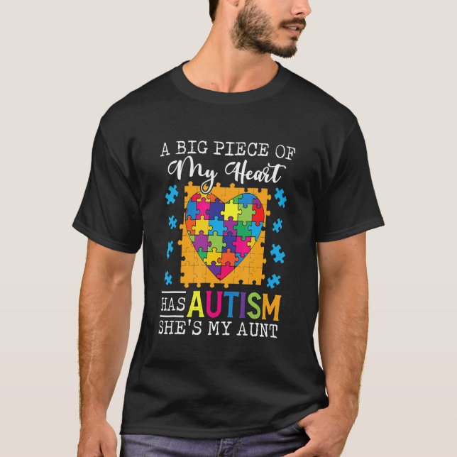 Camiseta Um Pedaço Do Meu Coração Tem Autismo Minha Tia (Frente)