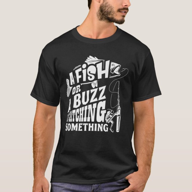 Camiseta Um Peixe Ou Um Buzz Estou Pegando Algo Engraçado (Frente)