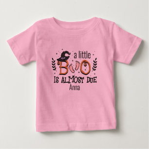 Camiseta um pequeno boo está quase para o Dia das Bruxas