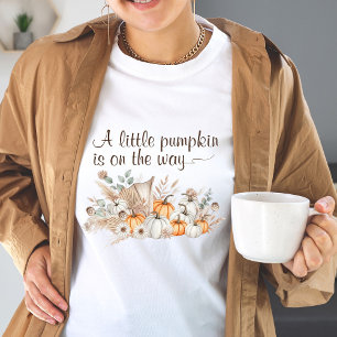Camiseta Um Pequeno Pumpkin está no caminho do Chá de frald