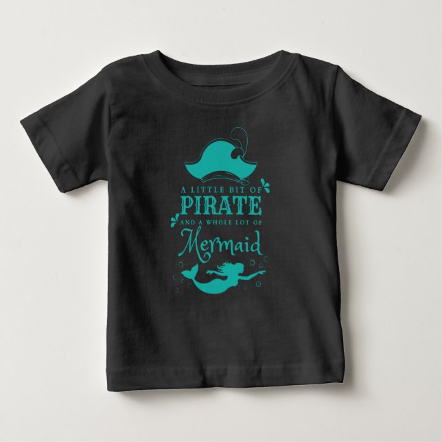 Camiseta Um pouquinho de pirata, muita sereia (Frente)