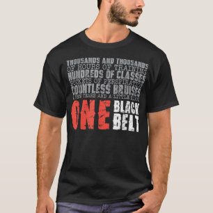 Camiseta Um presente de artes marciais do Cinturão Negro 
