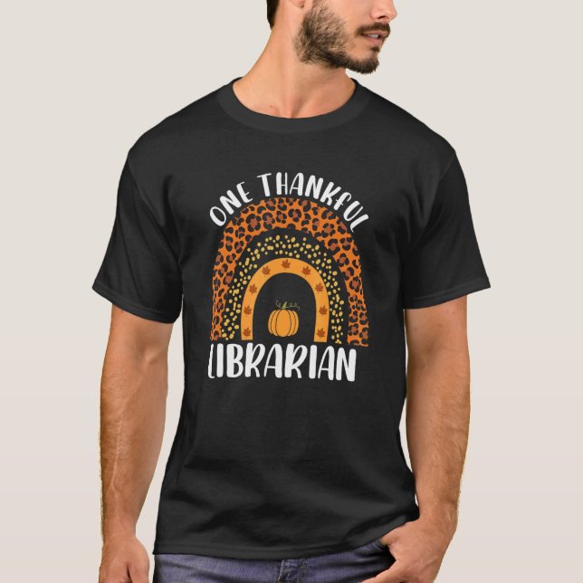 Camiseta Um Professor Bibliotecário Grato Arco-íris Leopard (Frente)