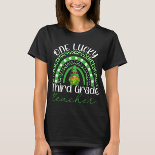 Camiseta Um Professor de Terceiro Grau Sortudo Gnomos St Pa