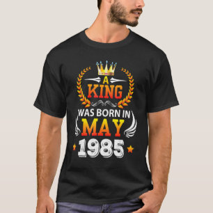 Camiseta Um Rei Foi Nascer Em Maio De 1985 Feliz Meu Aniver