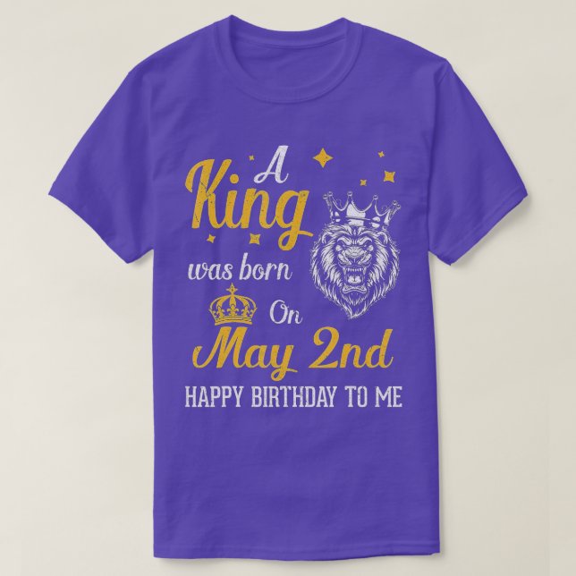Camiseta Um Rei Foi Nascer No segundo Feliz Aniversário Par (Frente do Design)