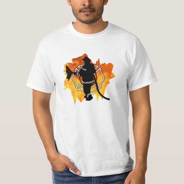 Camiseta Um sapador-bombeiro nas chamas (Frente)