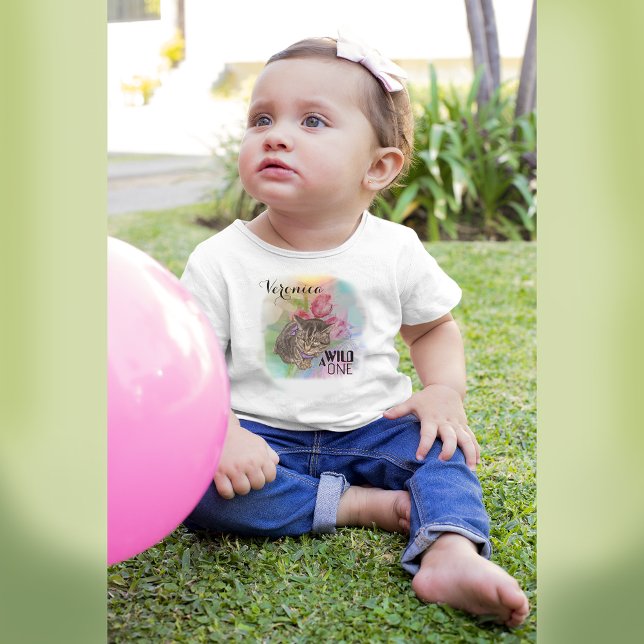 Camiseta Um selvagem - Gato com flores (A Wild One - Cat with flowers Girl Baby T-Shirt)