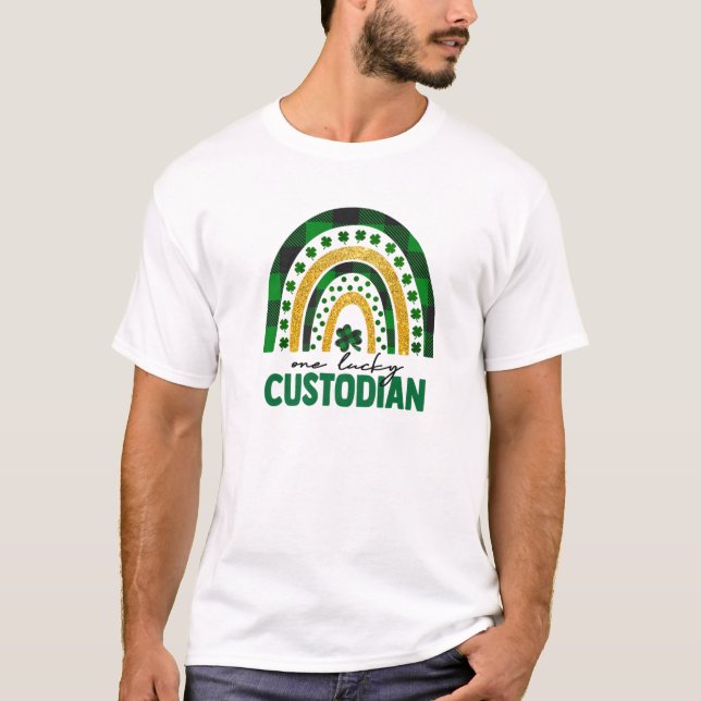 Camiseta Um Shamro de Dia de São Patrício Arco-Íris de Cust (Frente)