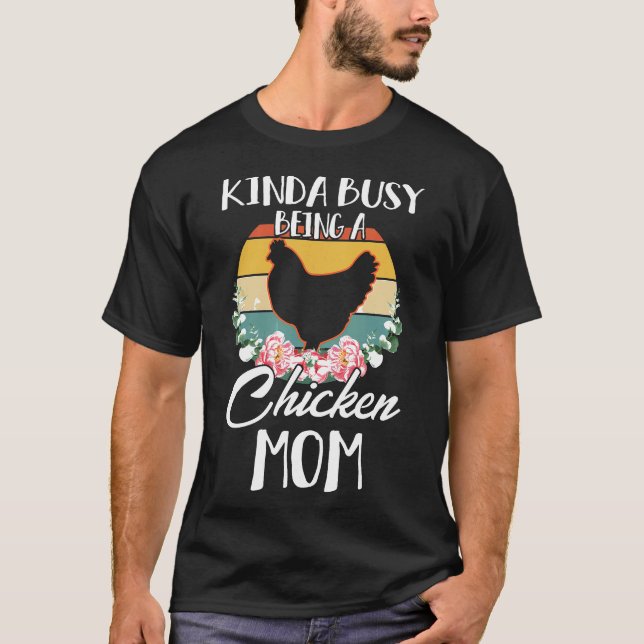 Camiseta Um Tanto Ocupada Sendo Uma Mãe de Frango Criadora  (Frente)