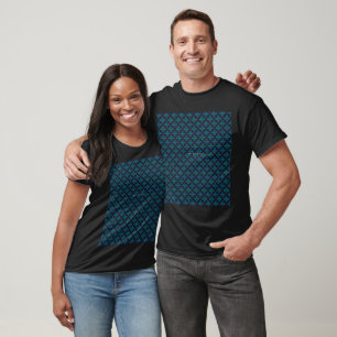 Camiseta Um tapete azul e branco simétrico com mo intricado