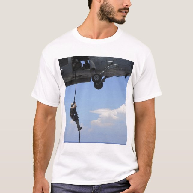 Camiseta Um técnico de eliminação de explosivos (Frente)