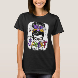 Camiseta Um Técnico de Unhas Assustador Coque Desarrumado O