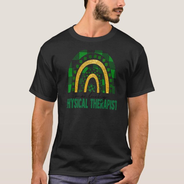 Camiseta Um Terapista Físico Sortudo Arco-Íris St Patricks  (Frente)