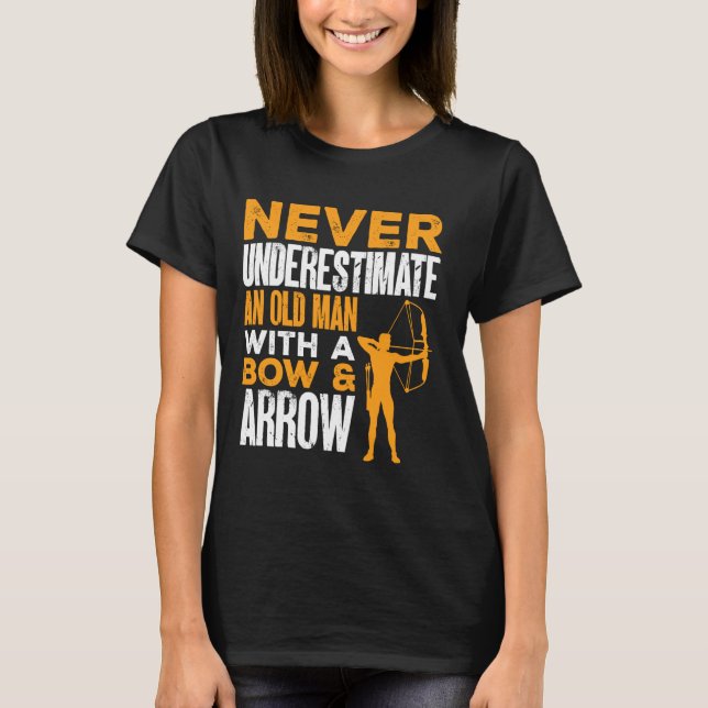 Camiseta Um Velho Com Um Arqueiro De Arcos E Arqueiros De S (Frente)