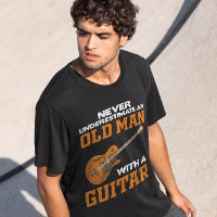 Um Velho Com Um Negro De Violão