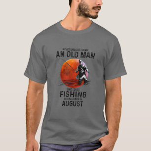 Camiseta Um Velho Que Adora Pescar E Era Nascer Em Augus
