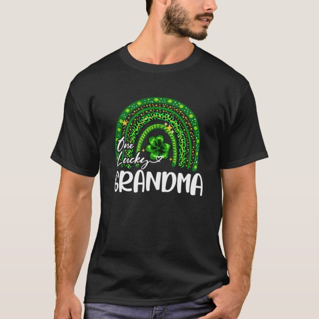 Camiseta Uma avó sortuda Shamrock Rainbow Rua Patrick D (Frente)