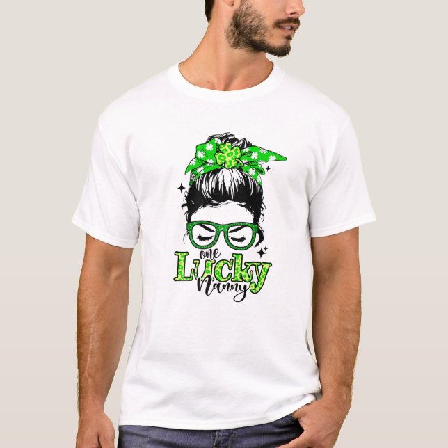 Camiseta Uma babá sortuda, as mulheres, Dia de São Patrício (Frente)