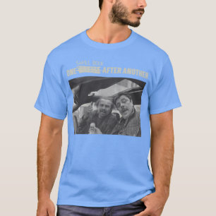 Camiseta Uma Batalha Depois da Outra Uma Cerveja Pequena De