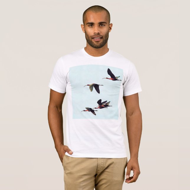 Camiseta Uma borda de Ibises em Voo (Frente Completa)
