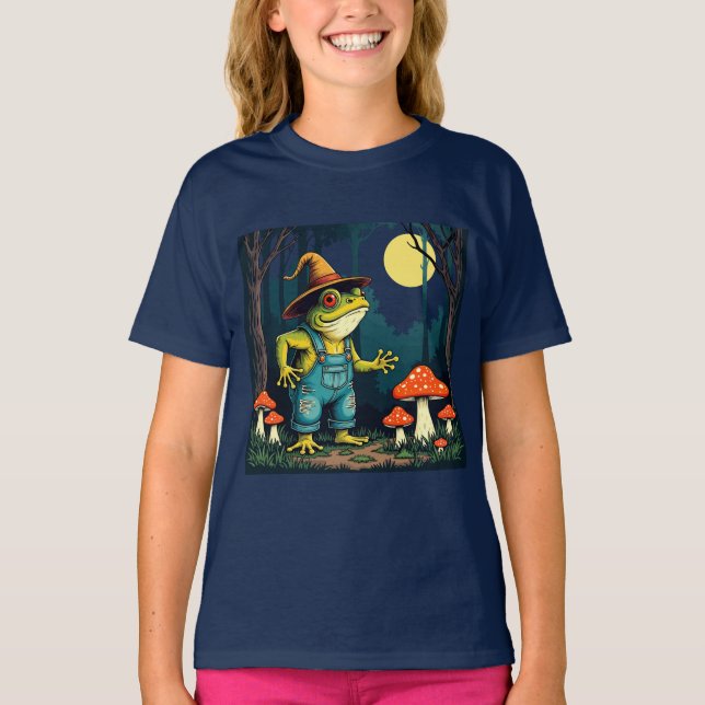 Camiseta Uma Bruxa Sapo Familiar Forrageando à Noite (Frente)