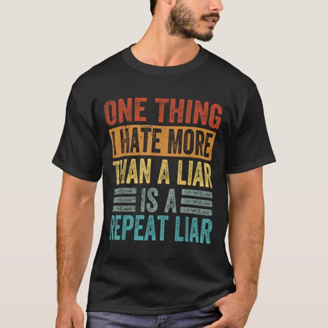 Camiseta Uma Coisa Que Odeio Mais Do Que Um Mentiroso É Um  (Frente)
