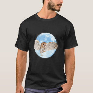 Camiseta Uma Coruja Voando Alto No Céu Noturno Passando A C