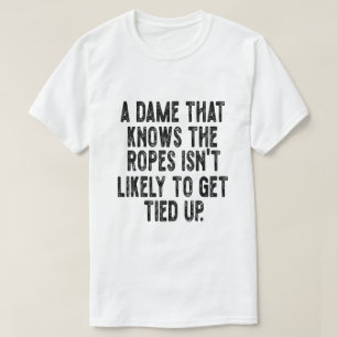 Camiseta Uma Dama Que Conhece os Macetes Não Deve se Deixar