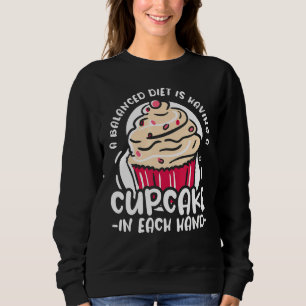 Camiseta Uma Dieta Equilibrada É Ter Cupcake Em Cada Mão Am