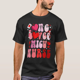 Camiseta Uma Enfermeira de UTI Amada Corações Estetoscópio 