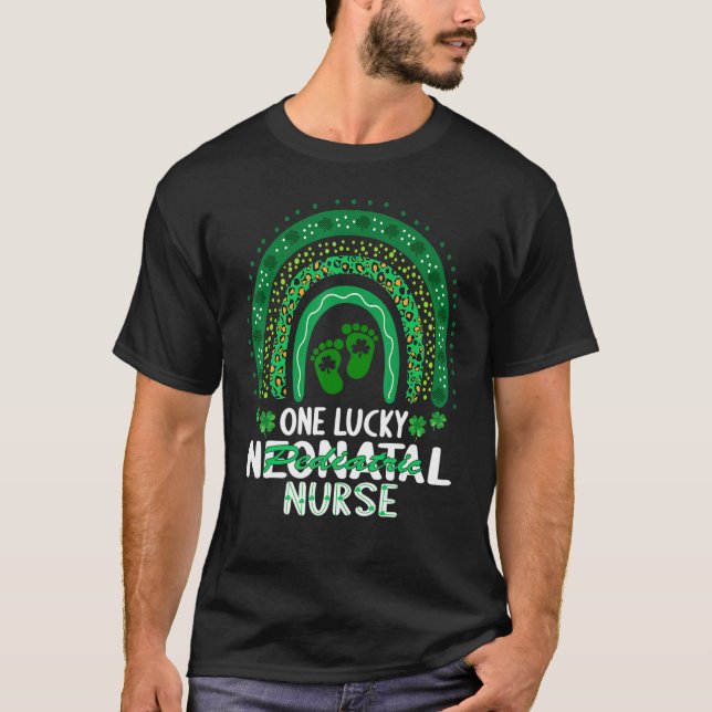 Camiseta Uma Enfermeira Neonatal Pediátrica Com Sorte Rn (Frente)