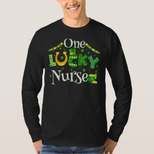 Camiseta Uma Enfermeira Sortuda Er Rn Nicu Ou São Patricks