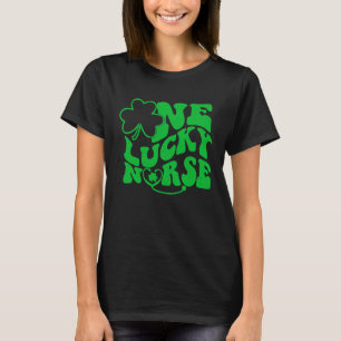 Camiseta Uma Enfermeira Sortuda RN UTI Stethoscope St Patri