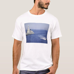 Camiseta Uma equipe portuguesa do marinho em um barco