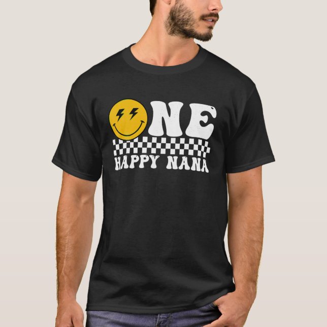 Camiseta Uma família de primeiros aniversarios Nana Feliz q (Frente)