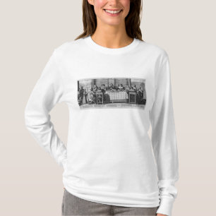 Camiseta Uma família do protestante que abençoa a refeiç