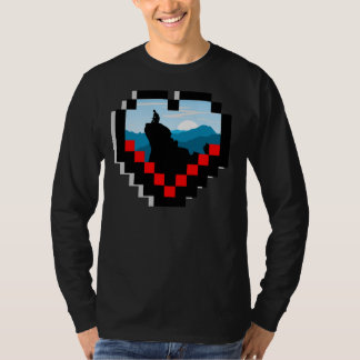 Camiseta Uma figura solitária sentada no pico de uma montan