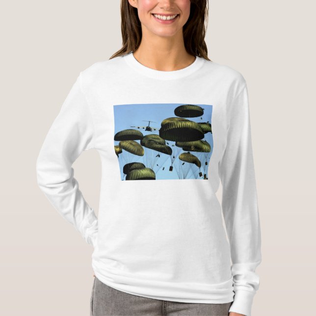 Camiseta Uma Força Aérea dos EUA C-17 Globemaster III (Frente)