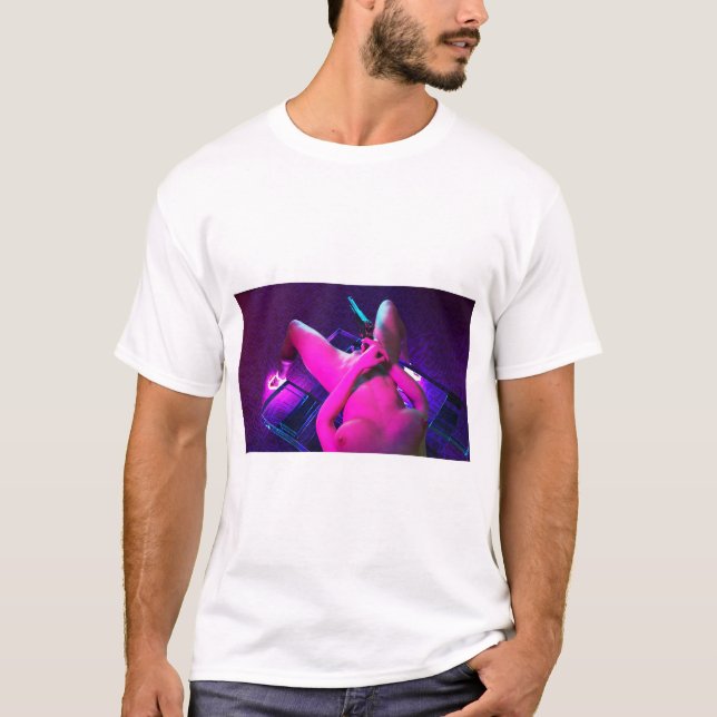 Camiseta Uma Garota E Uma Arma - Impressão de Arte (Frente)