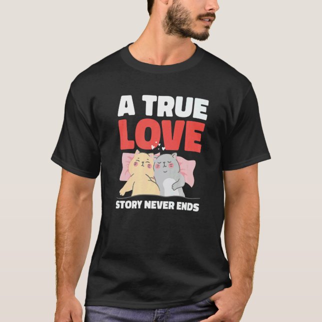 Camiseta Uma História de Amor Verdadeiro Nunca Termina com  (Frente)