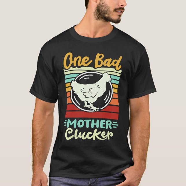 Camiseta Uma má galinha romancista mãe frango (Frente)