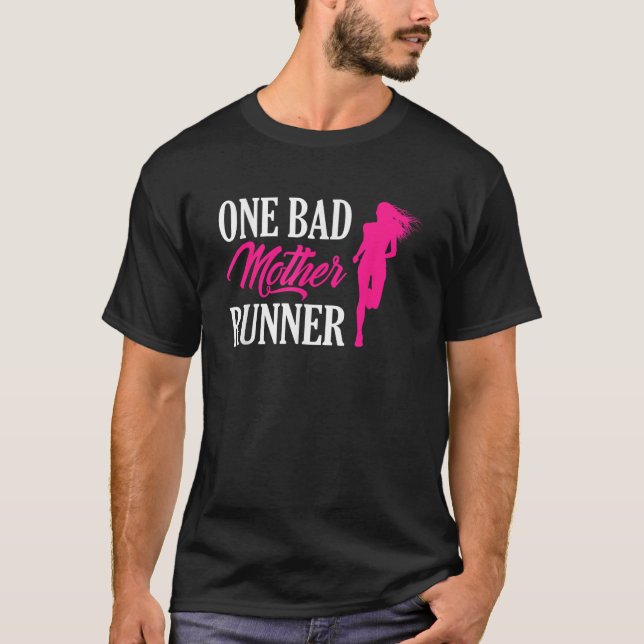 CAMISETA UMA MÁ MÃE CORRE (Frente)