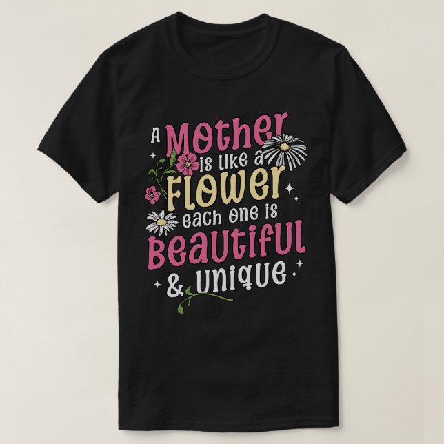 Camiseta Uma mãe é como uma flor Cada uma é bonita e (Frente do Design)