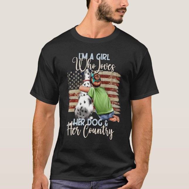 Camiseta Uma Menina Que Ama Seu Cachorro E O Patriota Ameri (Frente)
