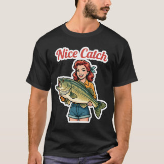 Camiseta Uma mulher de desenho animado segurando um grande