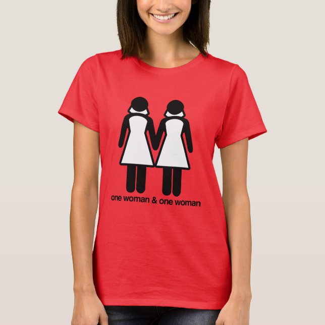 Camiseta UMA MULHER E UMA MULHER -.png (Frente)