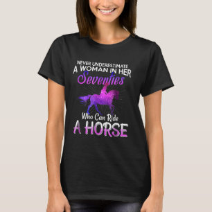 Camiseta Uma Mulher Em Seus Anos setenta Que Consegue Caval