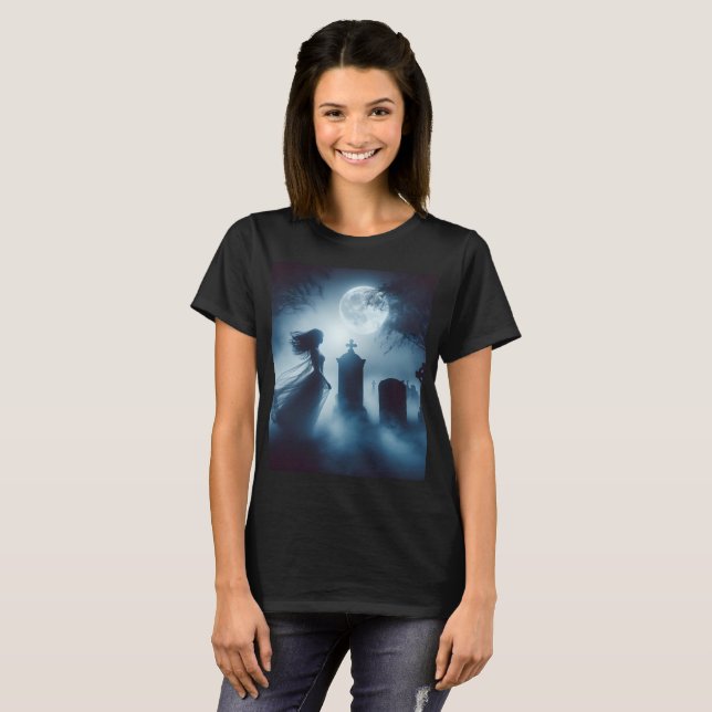 Camiseta uma mulher fantasma num cemitério com lua de cheio (Frente Completa)