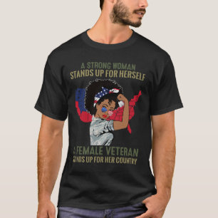 Camiseta Uma Mulher Forte Levanta Para Si Mesma Uma Vete Fe